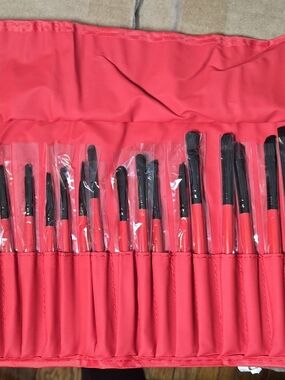 Red Makeup Brush Set with Roll-Up Case